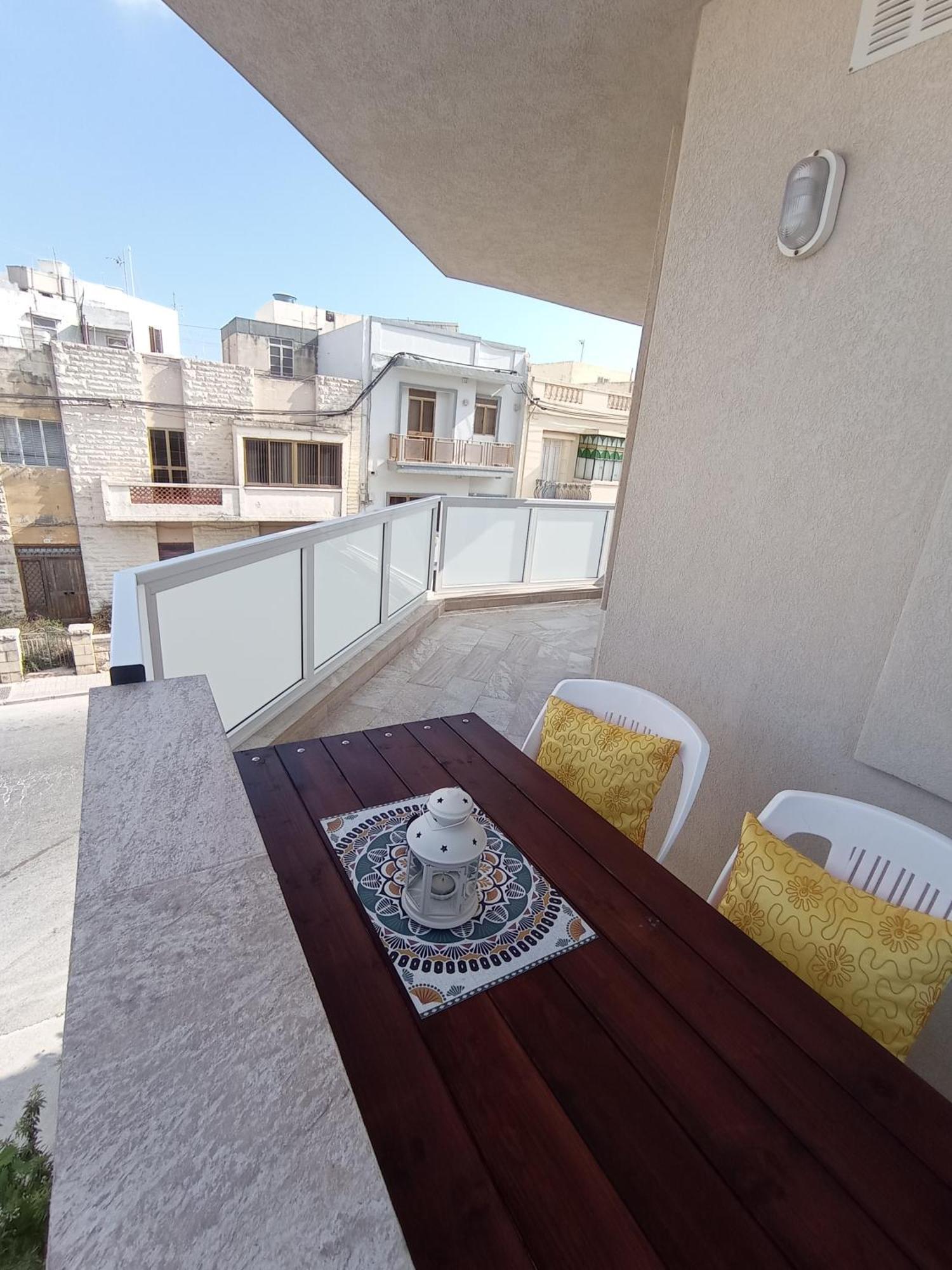 Joseph 2 Stylish Flat With Open Views, Just 4Km From The Airport Or Beach Siggiewi Bagian luar foto